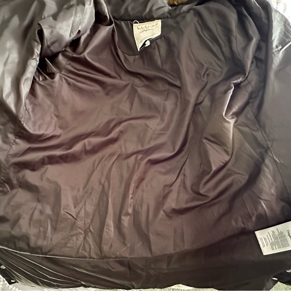 Elegant Black Puffer Coat with Faux Fur Removable Hood - Picture 7 of 7